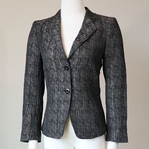 Single breasted blazer in black chevron print